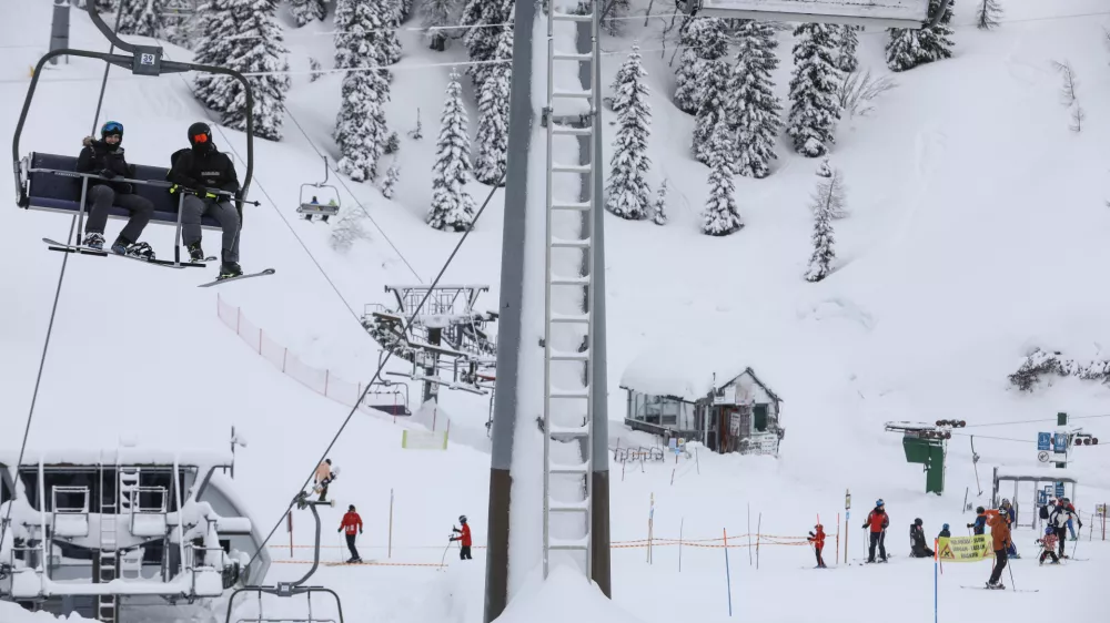 - 24.01.2021 &ndash; Smučarski center Vogel - smuči&scaron;če - smučarska sezona v času epidemije koronavirus COVID-19 &ndash; smučanje dovoljeno osebam, ki predložijo negativni test na covid-19 //FOTO. Luka Cjuha.