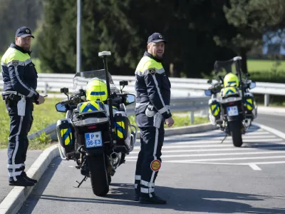 prometni nadzorpolicija - simbolična fotografijaprometna policijavarnost v prometupolicija na motorjihmotoristična policijaprehitri voznikiavtocestna policija08.04.2025 Policijski nadzor, počivali&scaron;če PovodjeFOTO: Nik Erik Neubauer