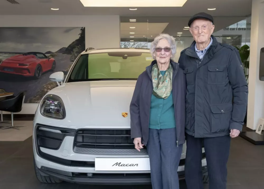 Dereck in Audrey Evans 