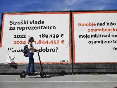 plakatna mesta, obcestni oglasi, protivladni plakati, oglas25.08.2025 - Plakati proti delovanju vlade Roberta Goloba. Foto: Nik Erik Neubauer 