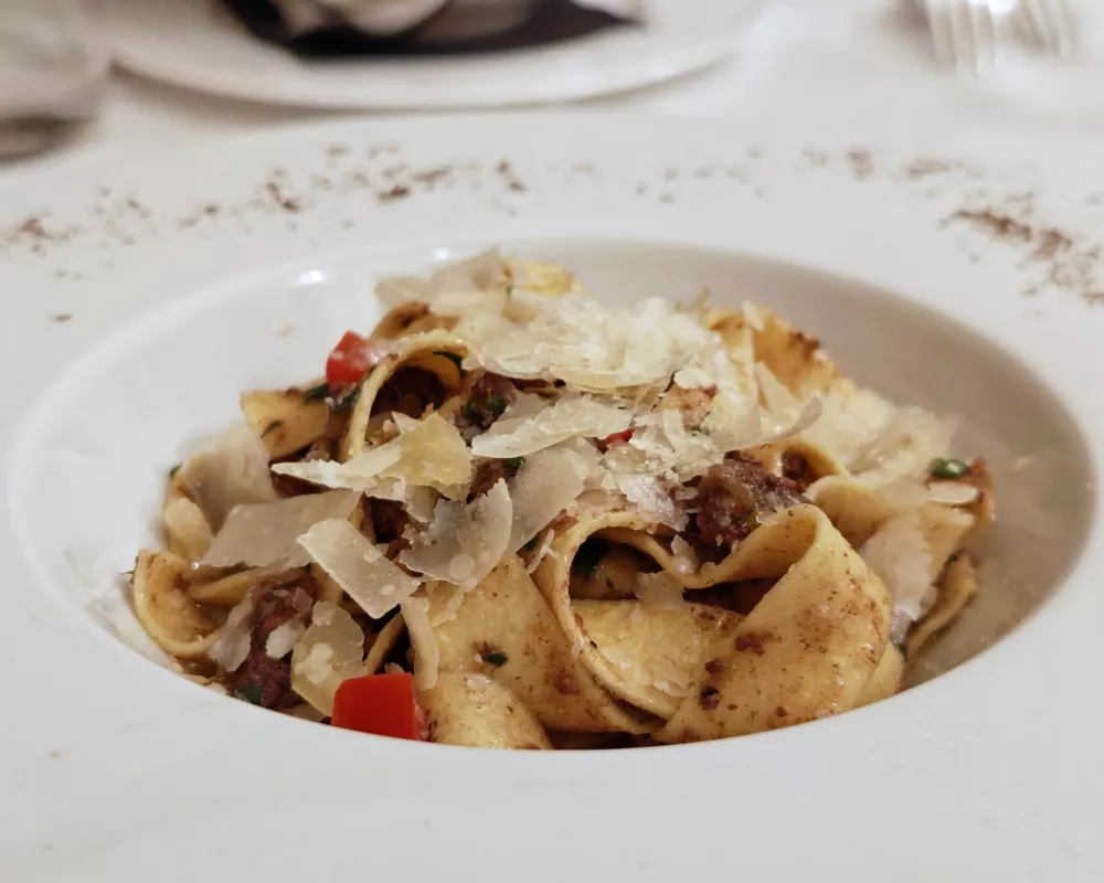 Rezanci z divjačino, Gostilna As