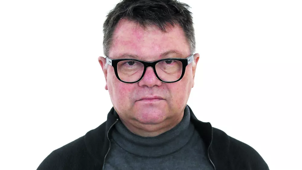 Miha &Scaron;tamcar- Redakcija Dnevnik 2024 - portreti za komentarje in kolumne - kolumnisti - komentatorji &ndash; novinarji - portret //FOTO: Luka Cjuha