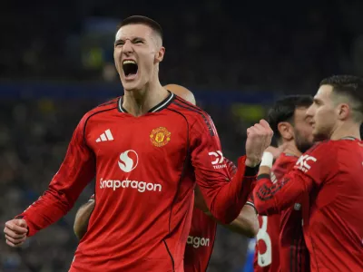 Manchester United's Benjamin Sesko celebrates after scoring during the Premier League soccer match between Manchester United and Everton in Liverpool, England, Monday, Feb. 23, 2026. (AP Photo/Ian Hodgson)