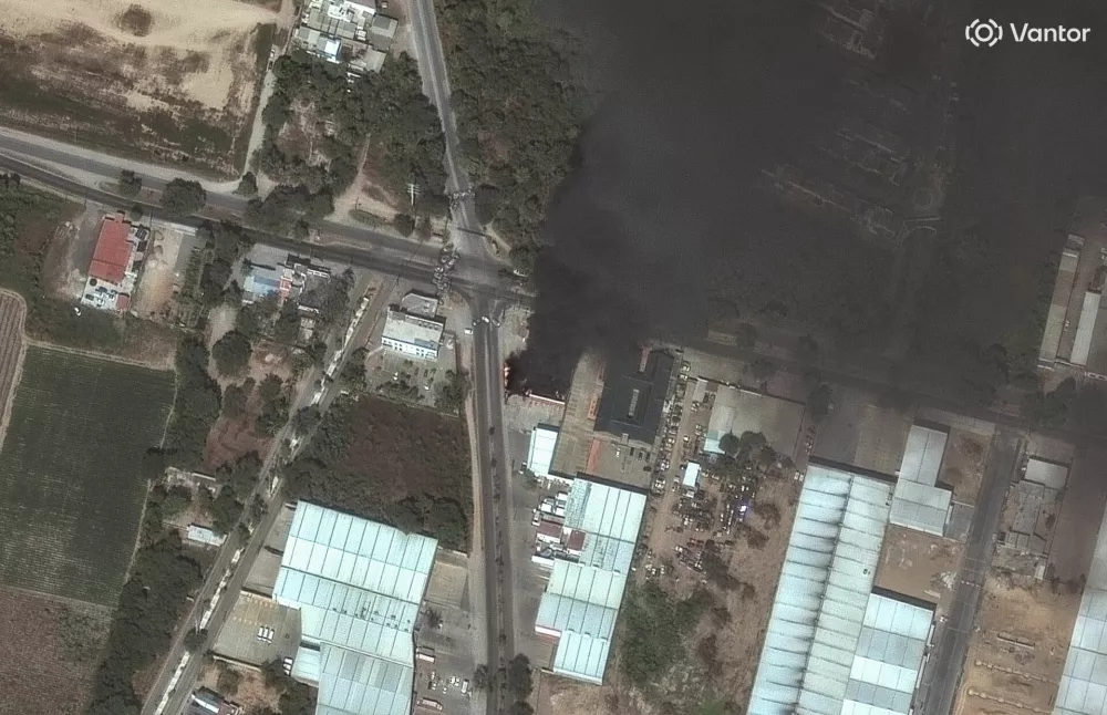 A satellite image shows fires at an Autozone store and roadblocks in Puerto Vallarta, Jalisco, Mexico, February 22, 2026, following the killing of drug lord Nemesio Oseguera, known as 'El Mencho,' in a military operation. Vantor/Handout via REUTERS NO RESALES. NO ARCHIVES. MANDATORY CREDIT THIS IMAGE HAS BEEN SUPPLIED BY A THIRD PARTY. DO NOT OBSCURE LOGO.