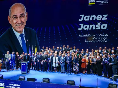 Ljubljana, Odiseja.Predvolilna konvencija SDS, na kateri so kandidati SDS za drzavnozborske volitve predstavili program Za Slovenijo, ob 37. obletnici ustanovitve obeh predhodnic SDS (SDZ in SDSS) pa bodo podelili tudi najvisje priznanje stranke, diamantni znak SDS.