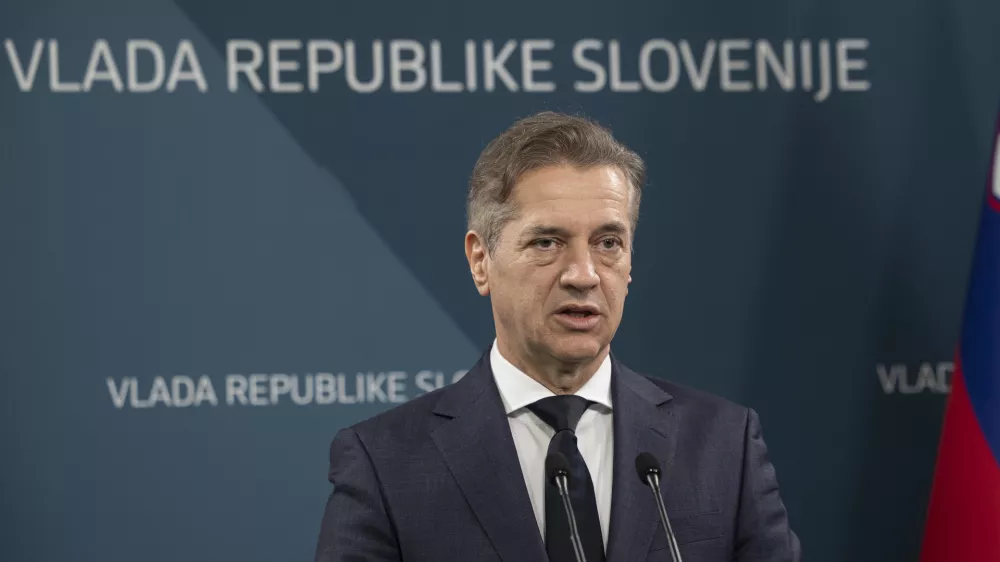 Ljubljana, Vlada.Izjava predsednika vlade Roberta Goloba o aktualnem zunanjepoliticnem dogajanju.Predsednik vlade Robert Golob.