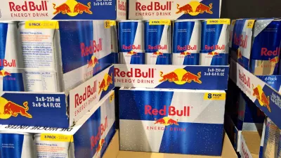 Red Bull Energydrink bzw Energy Drink in der Dose. Die Red Bull GmbH ist ein 1984 von Dietrich Mateschitz zusammen mit der thail?ndischen Unternehmerfamilie Yoovidhya gegr?ndetes ?sterreichisches Unternehmen mit Hauptsitz in Fuschl am See. Ihr bekanntestes Produkt ist der gleichnamige Energydrink RedBull. Das Unternehmen ist in den Gesch?ftsfeldern Getr?nke, Sportmanagement und Medien t?tig *** Red Bull Energydrink or energy drink in a can Red Bull GmbH is an Austrian company founded in 1984 by Dietrich Mateschitz together with the Thai entrepreneurial family Yoovidhya and headquartered in Fuschl am See Its best-known product is the energy drink of the same name RedBull The company is active in the beverage, sports management and medNo Use Switzerland. No Use Germany. No Use Japan. No Use Austria