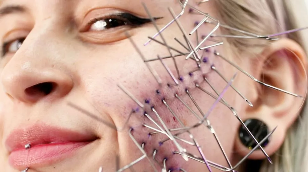 Performans kraljice piercinga