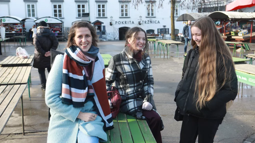 14.01.2025 - predavateljica EIKA - Veronika Zavratnik, &scaron;tudentki, tržnicaFoto: Tomaž Skale