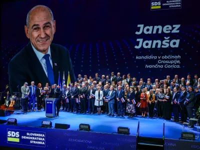 Ljubljana, Odiseja.Predvolilna konvencija SDS, na kateri so kandidati SDS za drzavnozborske volitve predstavili program Za Slovenijo, ob 37. obletnici ustanovitve obeh predhodnic SDS (SDZ in SDSS) pa bodo podelili tudi najvisje priznanje stranke, diamantni znak SDS.