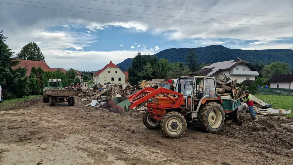 Razdejanje v občini Braslovče je bilo veliko, poplavljenih je bilo kar 250 objektov, od tega 150 vikendov in hi&scaron; v Letu&scaron;ki gmajni. Foto Tomaž Žohar