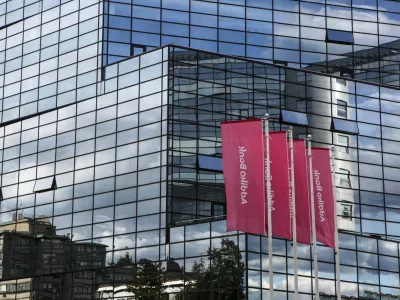 NLB tlakuje pot za vnovični prevzemni poskus Addiko Bank