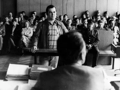 Primer: sojenje Metod Trobec / 1980 - umor petih žensk, ki jih je nato razkosal in sežgal - sodi&scaron;čefotografirano leta 1980 //FOTO: Marjan CigličOPOMBA: ZA OBJAVO V ČASOPISU DNEVNIK