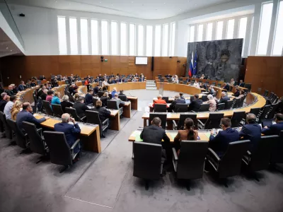 Ljubljana, drzavni zbor.Nadaljevanje seje DZ, na kateri so med drugim nadaljevali obravnavo proracunskih dokumentov za leti 2026 in 2027.