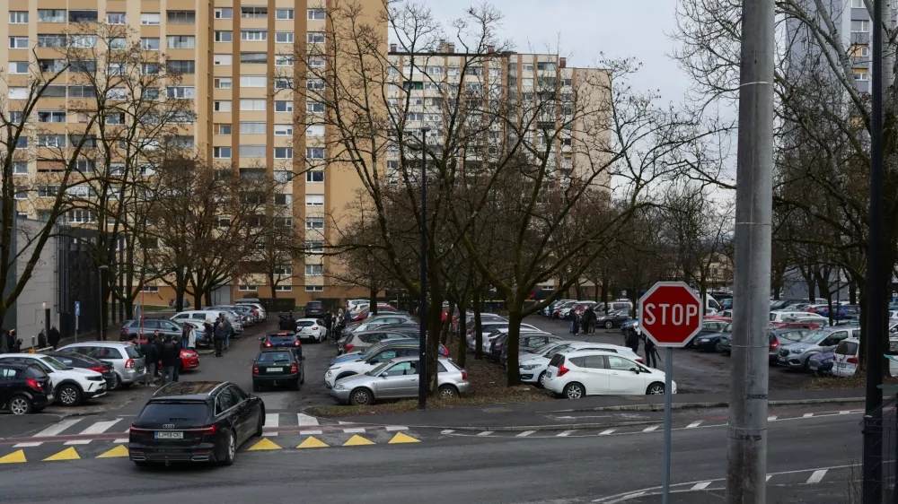 V &Scaron;tepanjskem naselju i&scaron;čejo re&scaron;itve za nočno parkirno stisko