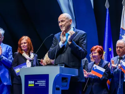 Ljubljana, Odiseja.Predvolilna konvencija SDS, na kateri so kandidati SDS za drzavnozborske volitve predstavili program Za Slovenijo, ob 37. obletnici ustanovitve obeh predhodnic SDS (SDZ in SDSS) pa bodo podelili tudi najvisje priznanje stranke, diamantni znak SDS.