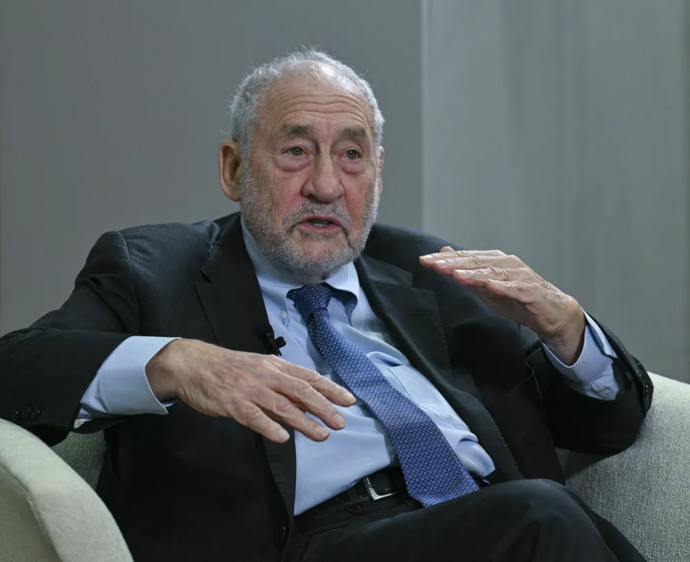 HONG KONG, Nov. 20, 2025 -- Nobel laureate Joseph Stiglitz speaks during an interview with Xinhua in Hong Kong, south China, Nov. 18, 2025. TO GO WITH "Interview: Nobel laureate Stiglitz says China still has room for rapid growth",Image: 1053546170, License: Rights-managed, Restrictions:, Model Release: no / Foto: Profimedia