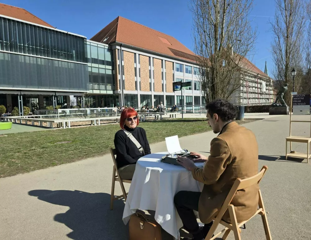 Od mestnega pisarja do literarnih večerov