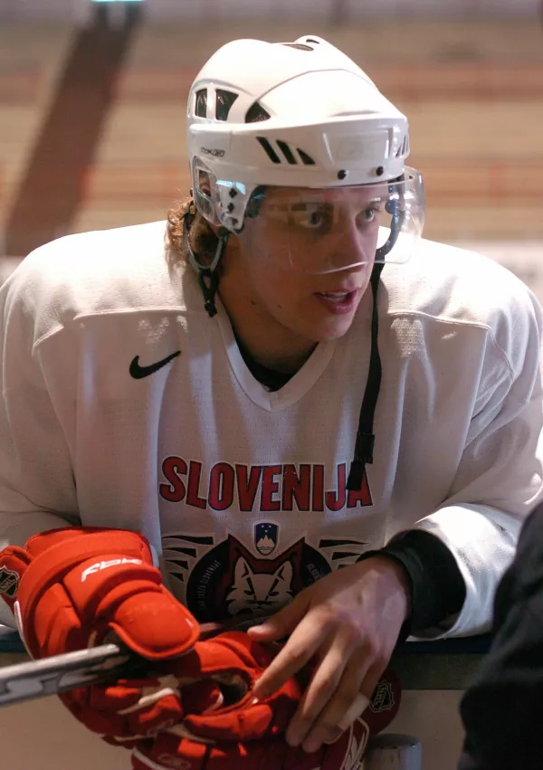 Anže Kopitar Anže Kopitar, - HZS Slovenija - zbor slovenskih hokejistov - slovenska hokejska reprezentanca - priprave za SP, hokej, ,  // FOTO: Jaka AdamičOPOMBA: ZA OBJAVO V ČASOPISU DNEVNIK Author: Jaka Adamič Date: 00:00 06/04/07 / Foto: Jaka Adamič