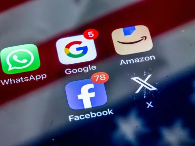 ILLUSTRATION - 10 April 2025, Mecklenburg-Western Pomerania, Schwerin: The apps of various American tech companies, WhatsApp, Google, Amazon, Facebook and X can be seen on the display of a smartphone on which the American flag is reflected. Photo: Jens B&uuml;ttner/dpa,Image: 985843779, License: Rights-managed, Restrictions: GERMANY OUT, Model Release: no