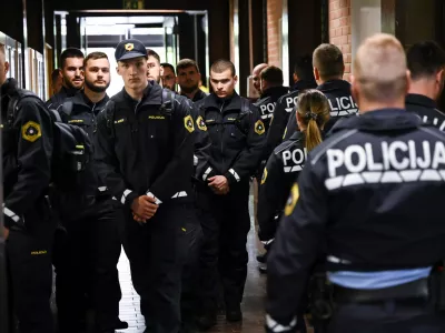 Policija, simbolična fotografija.- 3.04.2024 &ndash; Podelitev medalj policije za hrabrost in požrtvovalnost. Policijska akademija, Tacen. //FOTO: Nik Erik Neubauer