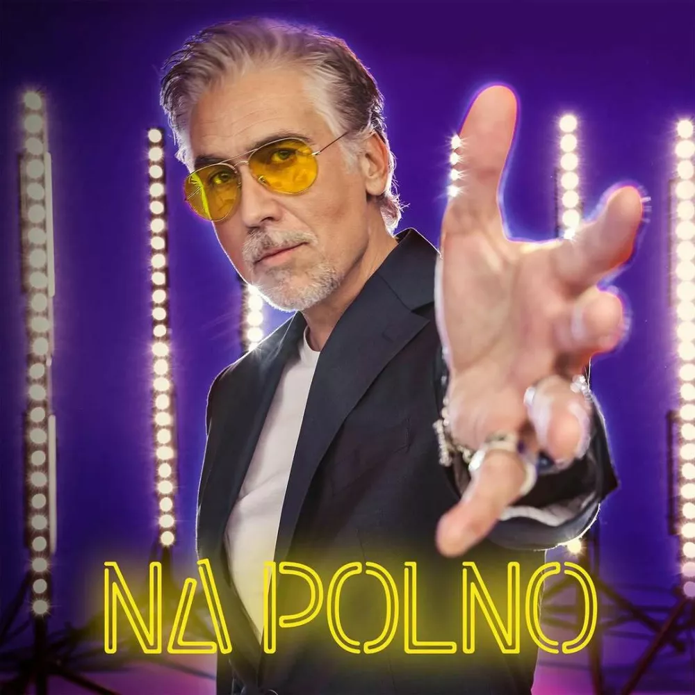 Jan Plestenjak je kritiziral socialistično prehrano v &scaron;olah, po drugi strani pa je imel rad hrenovke, ki so jih kuhali za proslave.  