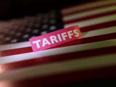 FILE PHOTO: A U.S. flag and a "tariffs" label are seen in this illustration taken April 10, 2025. REUTERS/Dado Ruvic/Illustration/File Photo