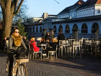Petkov&scaron;kovo nabrežje - gostinski vrt - gostinstvo - 03.12.2019. - sončen dan v Ljubljani - vremenska slika meseca Decembra - .FOTO: Bojan Velikonja