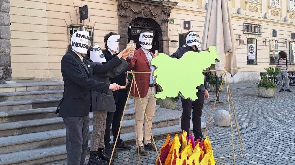 Umanotera, Slovenska fundacija za trajnostni razvoj, in gibanje Mladi za podnebno pravičnost sta predstavila neodvisno strokovno analizo okoljskih ukrepov volilnih programov 13 političnih strank in list ter analizo njihovih glasovanj glede ključnih okoljskih zakonov preteklega mandata.