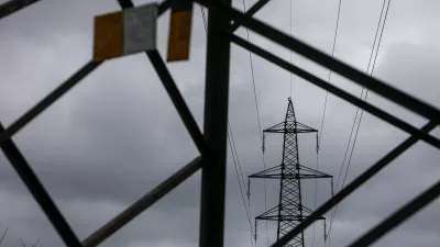 Med konkretnimi projekti in splošnimi obljubami: kaj so načrti strank za infrastrukturo in energetiko?