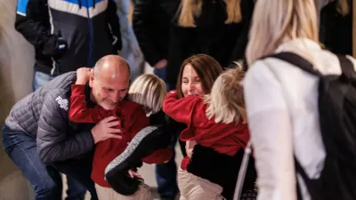 Brnik, Letalisce Jozeta Pucnika.Prihod prvih Slovencev z Bliznjega vzhoda v domovino.