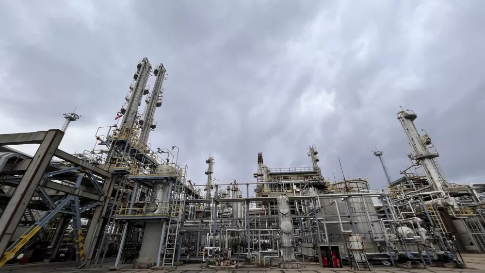 Naftna rafinerija Sz&aacute;zhalombatta pri Budimpe&scaron;ti, 