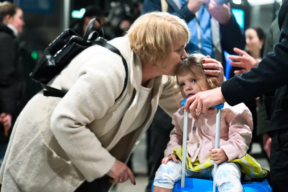 04.03.2026 Prihod Slovencev iz Dubaja na letali&scaron;če Brnik. FOTO: Nik Erik Neubauer