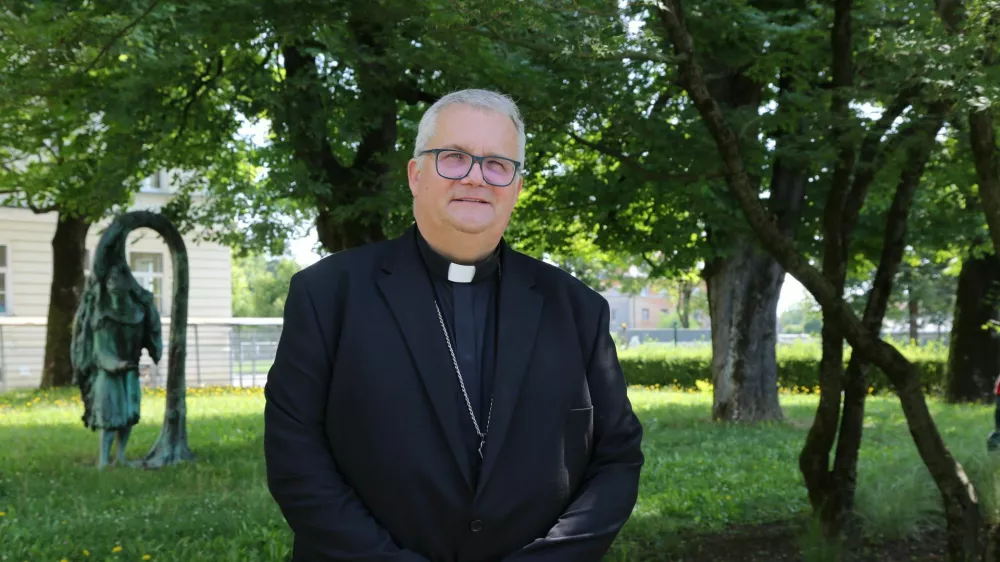 Za napoved Nedeljca: murskosobo&scaron;ki &scaron;kof msgr. dr. Peter &Scaron;tumpf