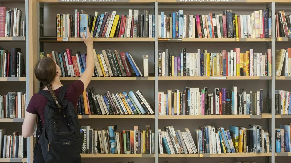 Ljubljana.Knjige v knjiznici.Knjiznica, knjige, branje, literatura.