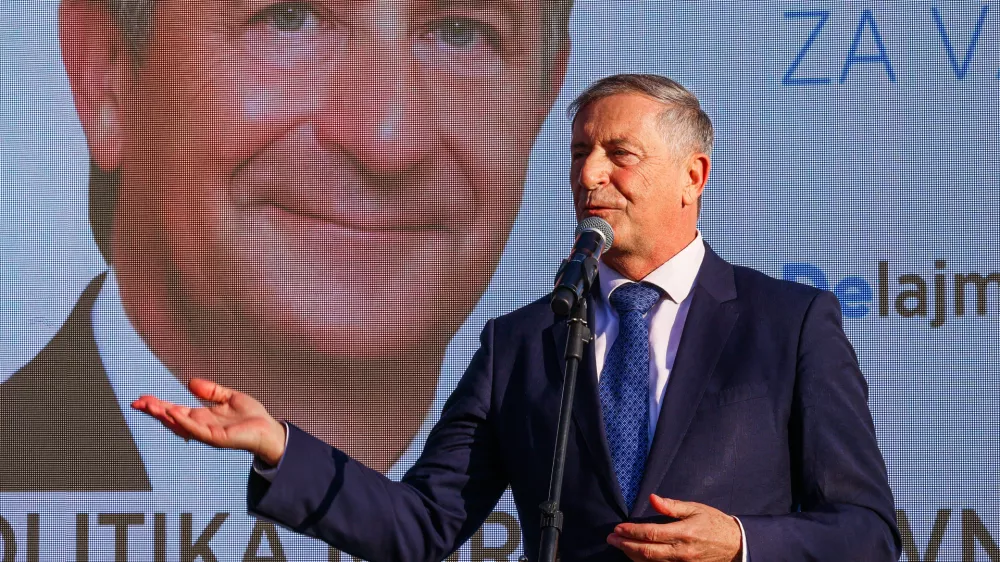 Ljubljana, Gostilna Livada.Konvencija stranke Karla Erjavca - Zaupanje, namenjena uradni predstavitvi kandidatov stranke za drzavnozborske volitve ter predstavitvi kljucnih poudarkov volilnega programa.Predsednik stranke Karl Erjavec.