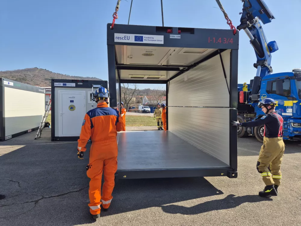 Sezana, Izobrazevalni center za zascito in resevanje.Prikaz postavitve zmogljivosti za zacasno namestitev, ki ga pripravlja URSZR.