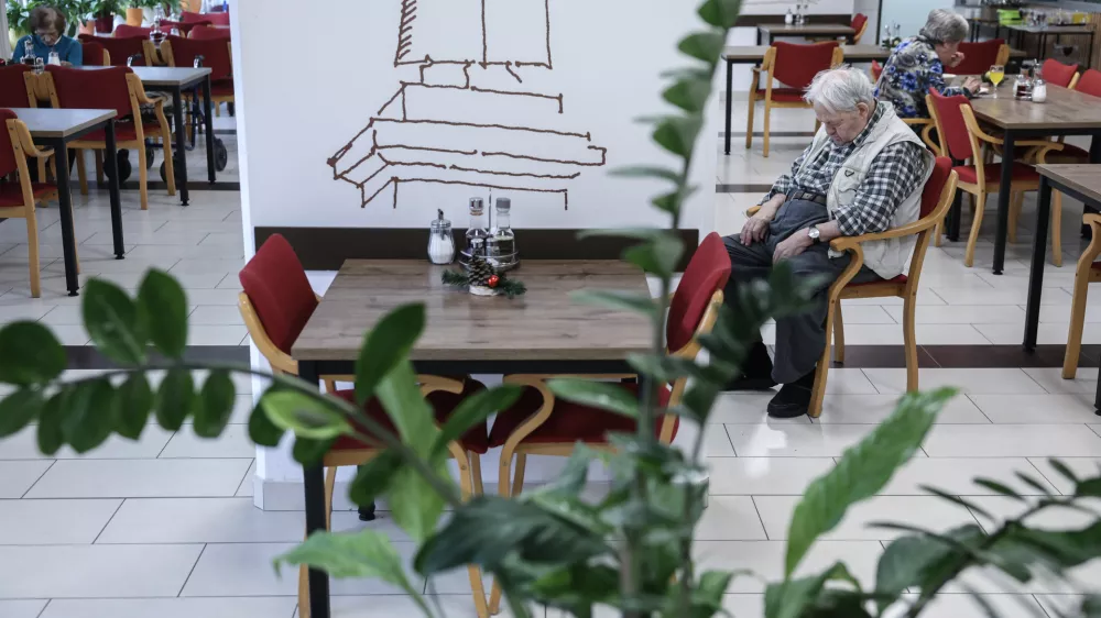 Ista soba, enake storitve, različna cena