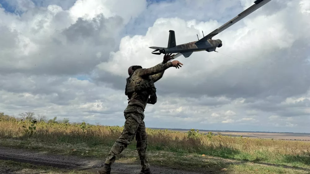 FILE PHOTO: A serviceman of the 59th Separate Assault Brigade of Unmanned Systems named after Yakov Handziuk of the Armed Forces of Ukraine, launches a reconnaissance drone, amid Russia's attack on Ukraine, near the frontline town of Pokrovsk in Donetsk region, Ukraine October 6, 2025. REUTERS/Stringer/File Photo