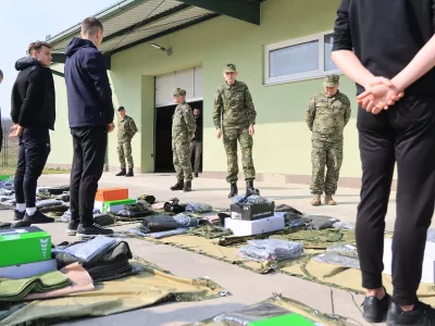 9.3.2026., Slunj, vojni poligon "Eugen Kvaternik" - Potpredsjednik Vlade Republike Hrvatske i ministar obrane Ivan Anusic i nacelnik Glavnog stozera Oruzanih snaga Republike Hrvatske general-pukovnik Tihomir Kundid docekali prve rocnike na pocetku temeljnog vojnog osposobljavanja. Photo: Marko Prpic/PIXSELL