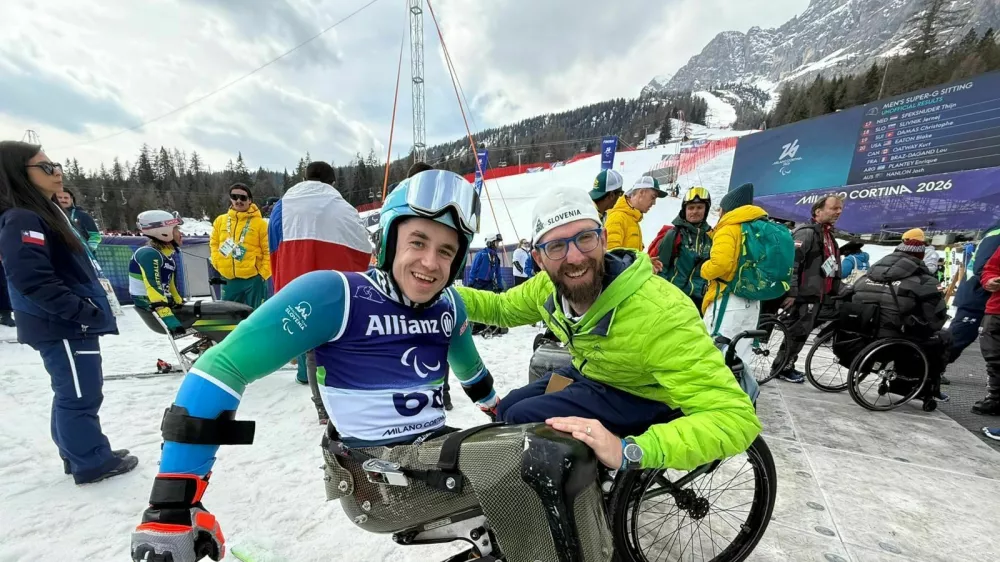 Jerneju Slivniku je po tekmi čestital tudi Gal Jakič. Foto: ZSIS