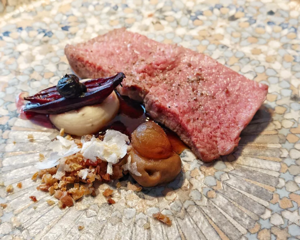 Rožnata teletina z azijsko poprovo omako, Lieperts