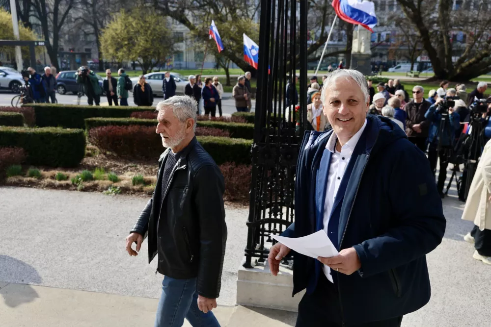 Sodba glede referenduma o pomoči pri samomoru predvidoma v 14 dneh