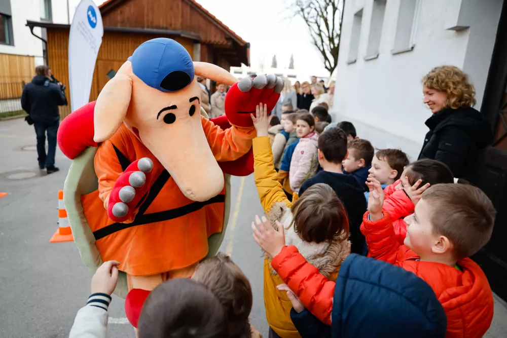 Ljubljana, OS Polje.Izjave za medije v okviru dogodka ob robu preventivne akcije Agencije za varnost prometa (AVP) in policije Varnostni pas.