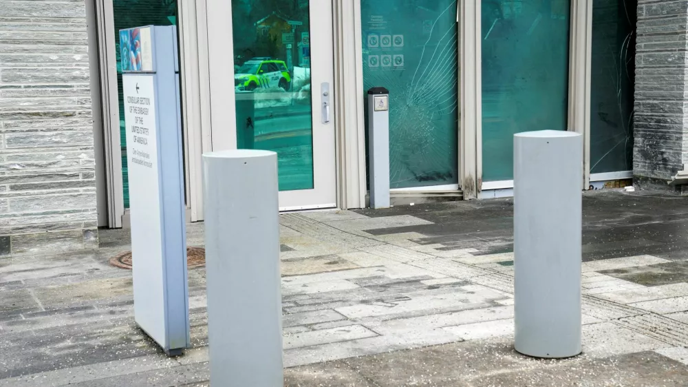 FILE PHOTO: Damage at the U.S. Embassy after a loud bang was reported at the site, in Oslo, Norway, March 8, 2026. NTB/Fredrik Varfjell/via REUTERS  ATTENTION EDITORS - THIS IMAGE WAS PROVIDED BY A THIRD PARTY. NORWAY OUT. NO COMMERCIAL OR EDITORIAL SALES IN NORWAY./File Photo