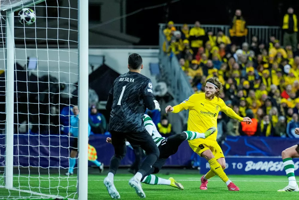 Soccer - UEFA Champions League - Round of 16 - First Leg - Bodo/Glimt v Sporting CP - Aspmyra Stadion, Bodo, Norway - March 11, 2026 Bodo/Glimt's Kasper Hogh scores their third goal Fredrik Varfjell/NTB via REUTERS  ATTENTION EDITORS - THIS IMAGE WAS PROVIDED BY A THIRD PARTY. NORWAY OUT. NO COMMERCIAL OR EDITORIAL SALES IN NORWAY.
