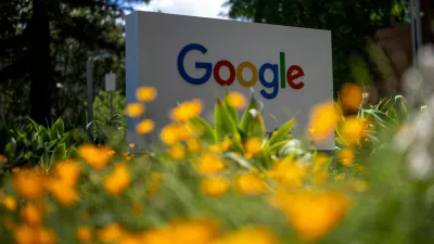 FILE PHOTO: A Google logo is seen at a company research facility in Mountain View, California, U.S., May 13, 2025. REUTERS/Carlos Barria/File Photo/File Photo