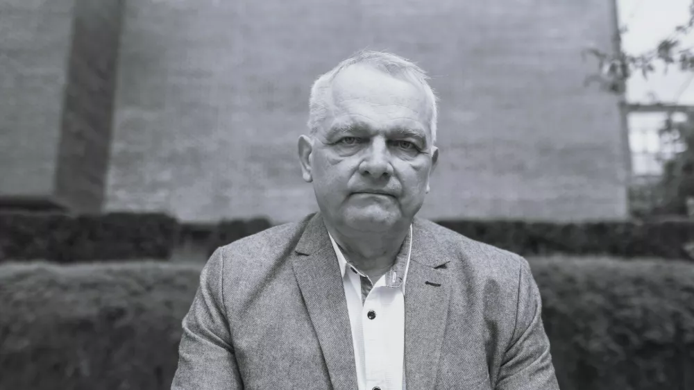 - 25.04.2022 &ndash; prof. dr. Alojz Ihan, specialist klinične mikrobiologije in imunologije..//FOTOJaka Gasar.OPOMBAZA OBJEKTIV - INTERVJU - 2022ĆB