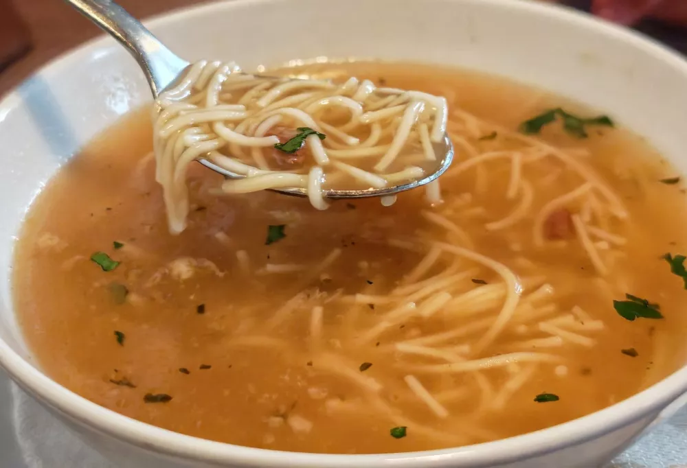 Goveja juha, kot jo kuhajo pri Fortuni / Foto: Miha First