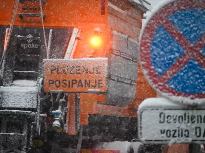 19.01.2024 - sneženje v okolici Logatca - pluženje - posipanje//FOTO: Nik Erik Neubauer